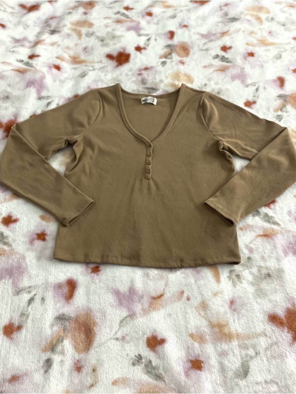 Ribbed V-Neck Hollister Top in Camel Brown